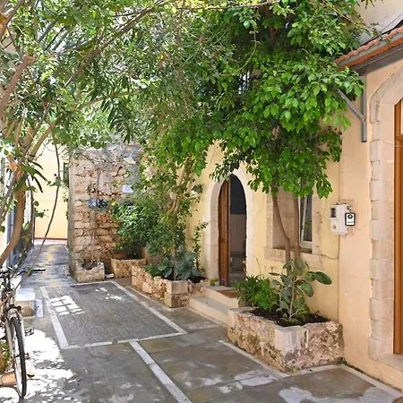Aelia Apt In The Old Town Of Resmo
